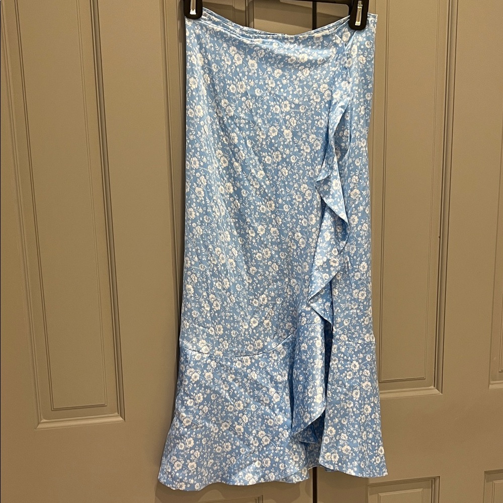 Ganni size 34 skirt. I’d say fits like a 2.